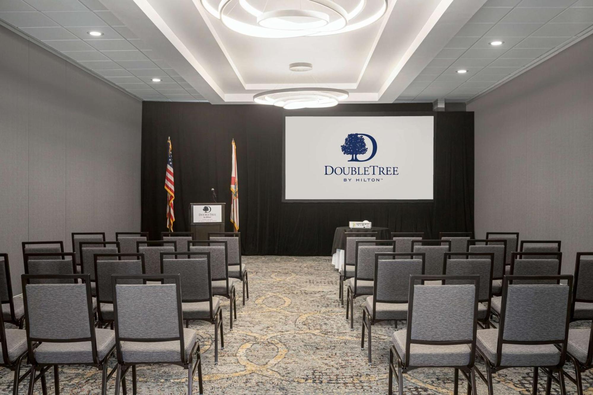 Doubletree By Hilton Fort Myers At Bell Tower Shops מראה חיצוני תמונה