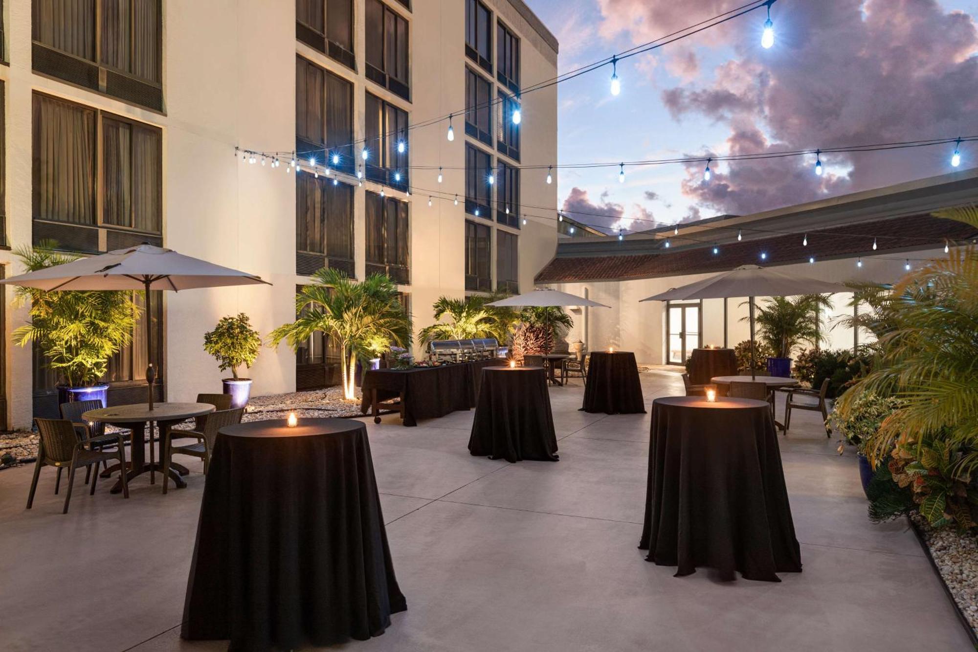 Doubletree By Hilton Fort Myers At Bell Tower Shops מראה חיצוני תמונה