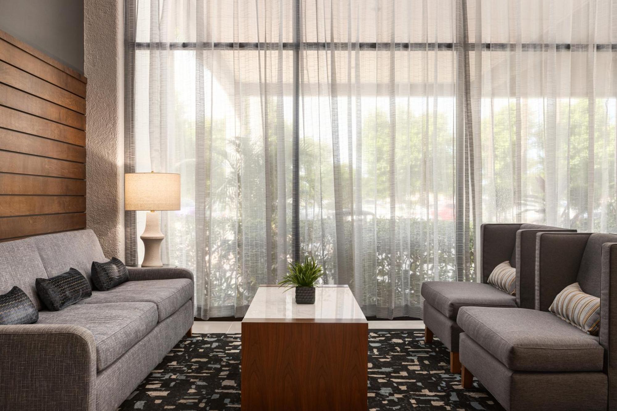 Doubletree By Hilton Fort Myers At Bell Tower Shops מראה חיצוני תמונה