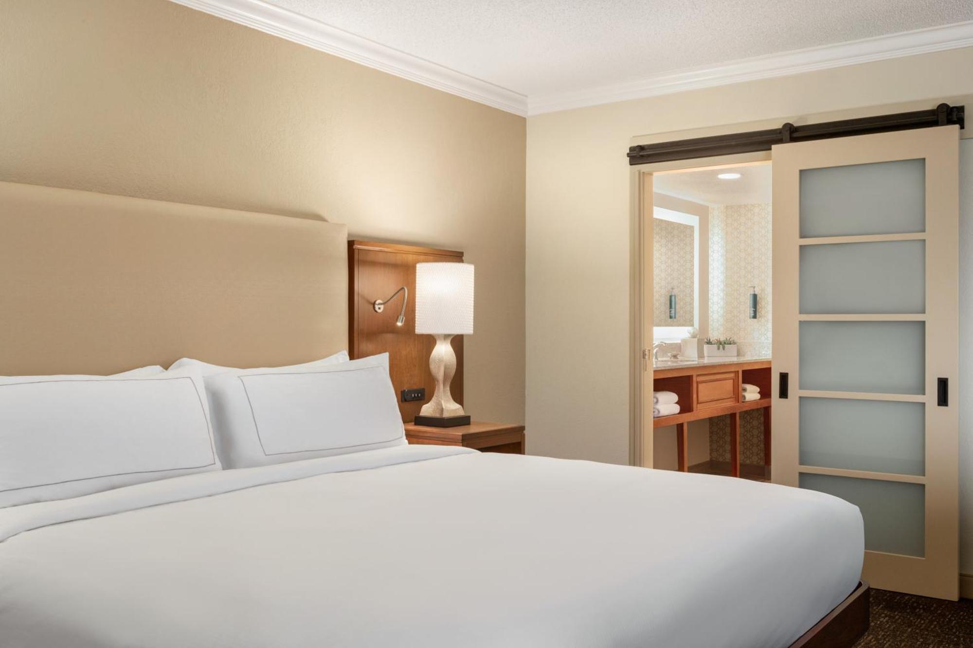 Doubletree By Hilton Fort Myers At Bell Tower Shops מראה חיצוני תמונה