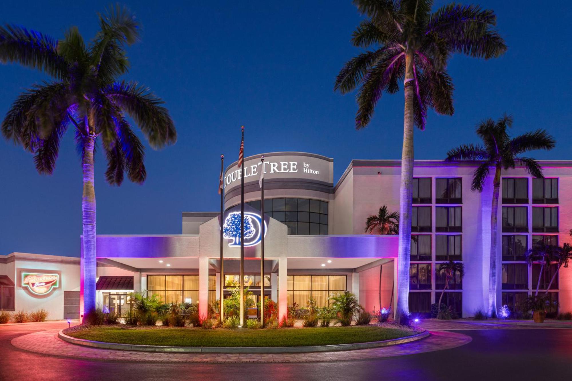 Doubletree By Hilton Fort Myers At Bell Tower Shops מראה חיצוני תמונה